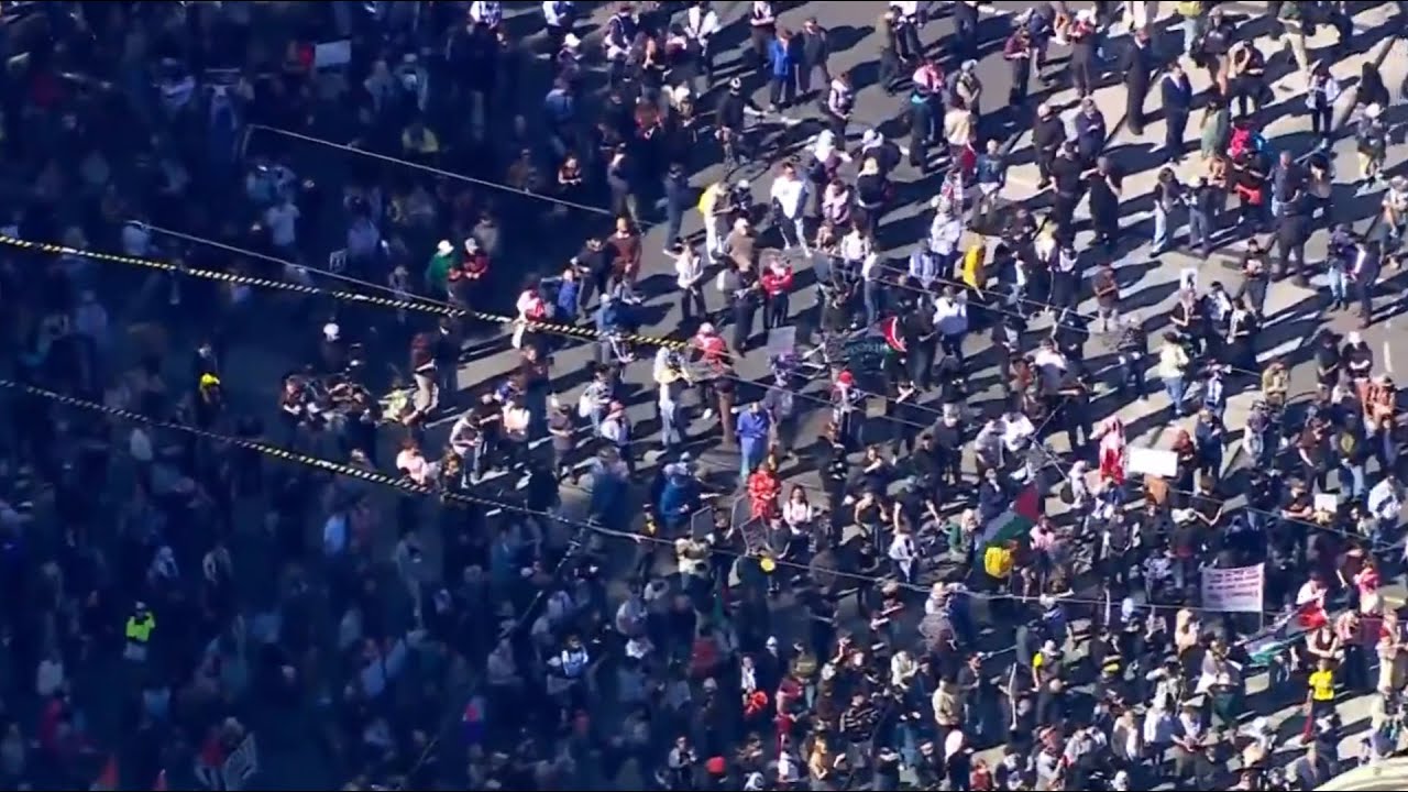 Melbourne Police given special powers as crowds gather to protest Herzog's visit