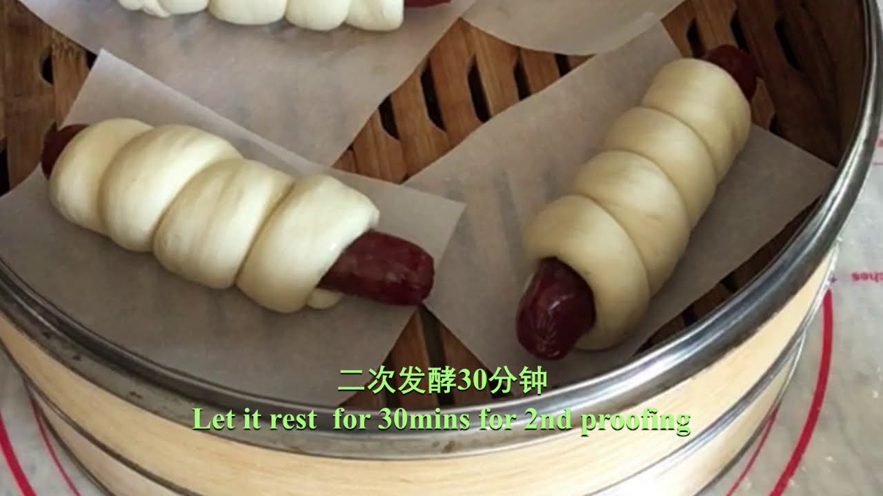 腊肠卷--用做馒头的方法卷上腊肠，好吃的腊肠卷就做好了！  Steamed Sausage Buns-- How to make soft and moist Chinese sausage buns