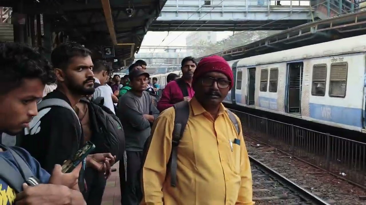  A/c लोकल सुरू केल्या आहेत त्या ताबडतोब बंद कराव्या ,जय महाराष्ट्र 