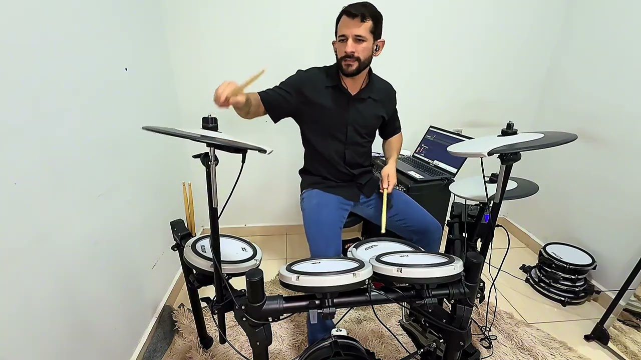 Who  can  it be  now? @MenAtWork  Cover Drumm