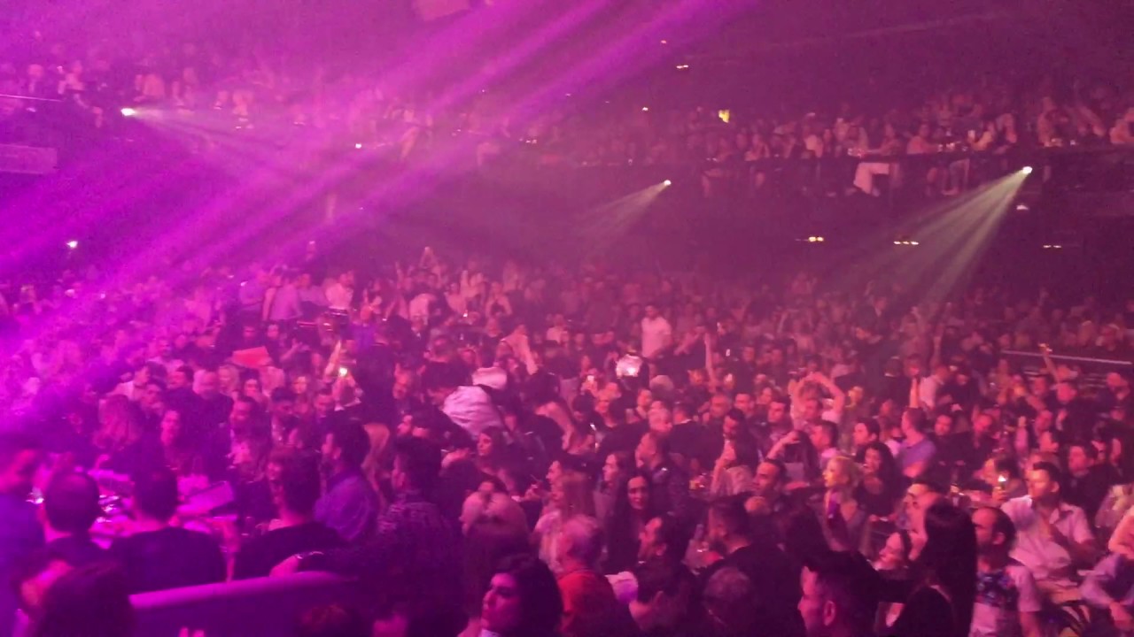 Πύλη Αξιού: Ο Βασίλης Καρράς τραγουδάει το 