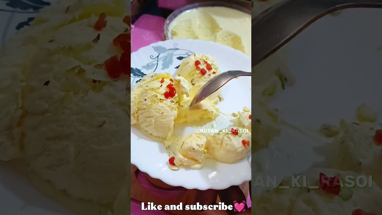 Garmiyon me khaaye thanda thanda vanilla custurd ice cream 😋👍