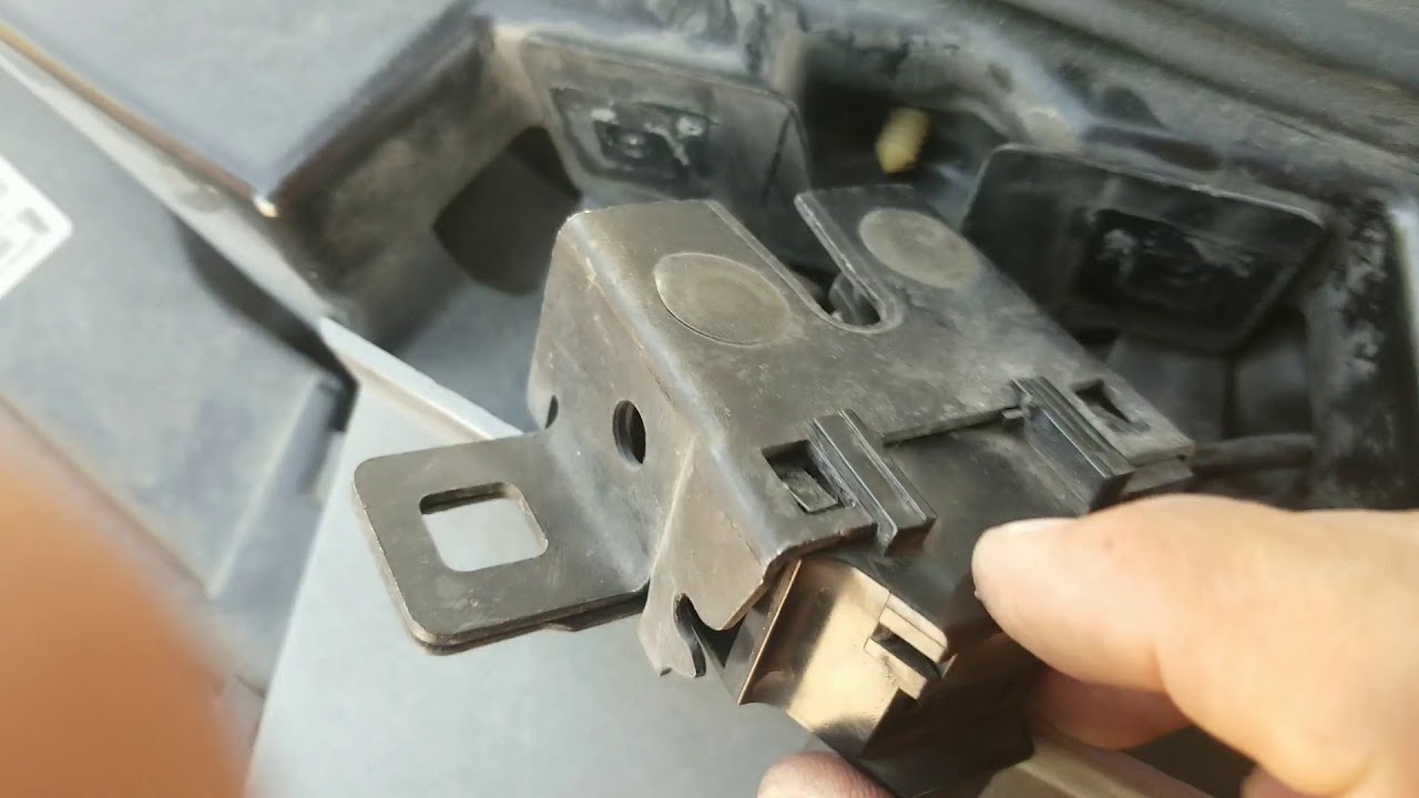 2011 Land Rover Open Hood Alarm Fixed