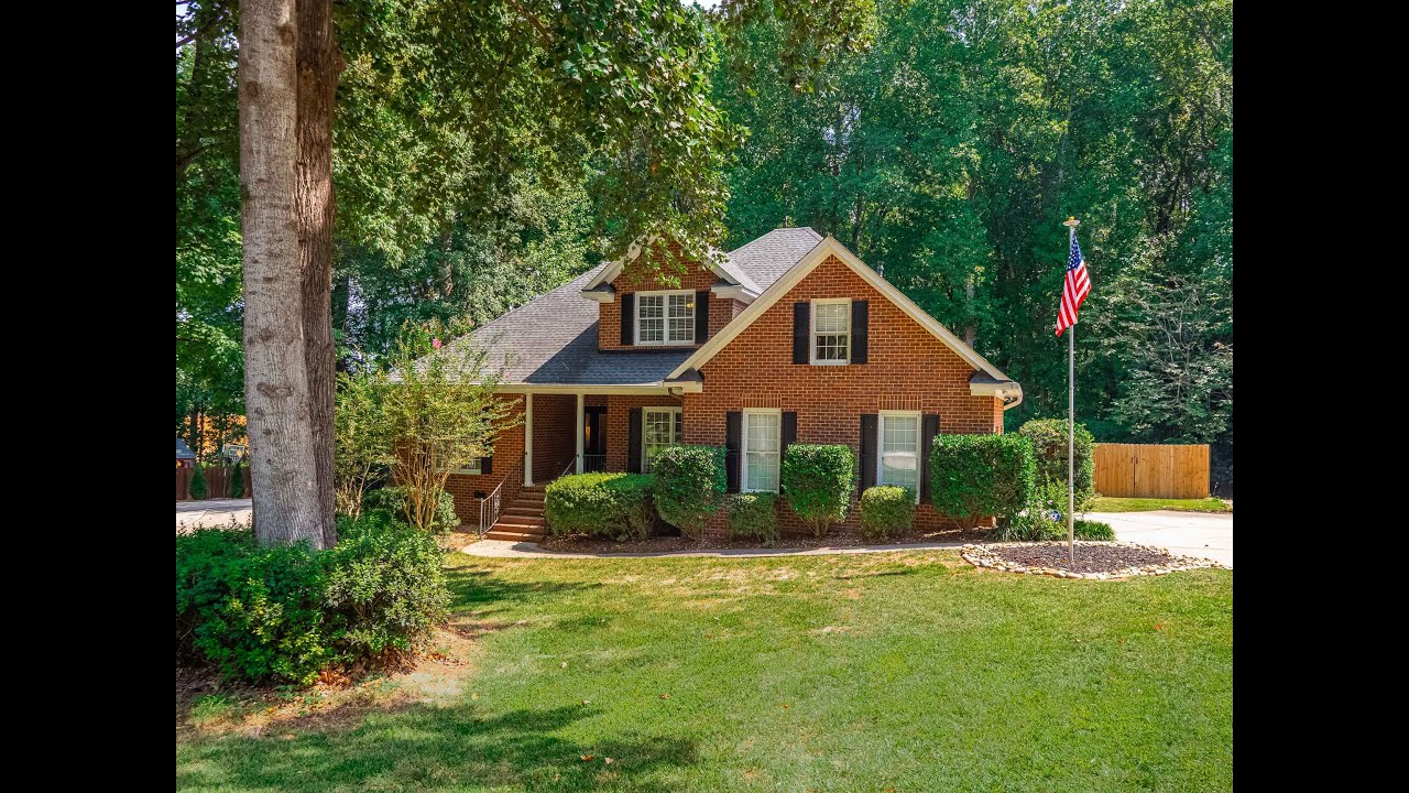 Large Lot and Flexible Floor Plan in Governors Grant!