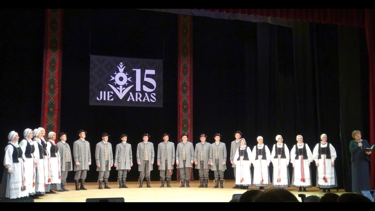 Birštono vyresniųjų liaudiškų šokių kolektyvo “Jievaras” 15 metų jubiliejaus šventė