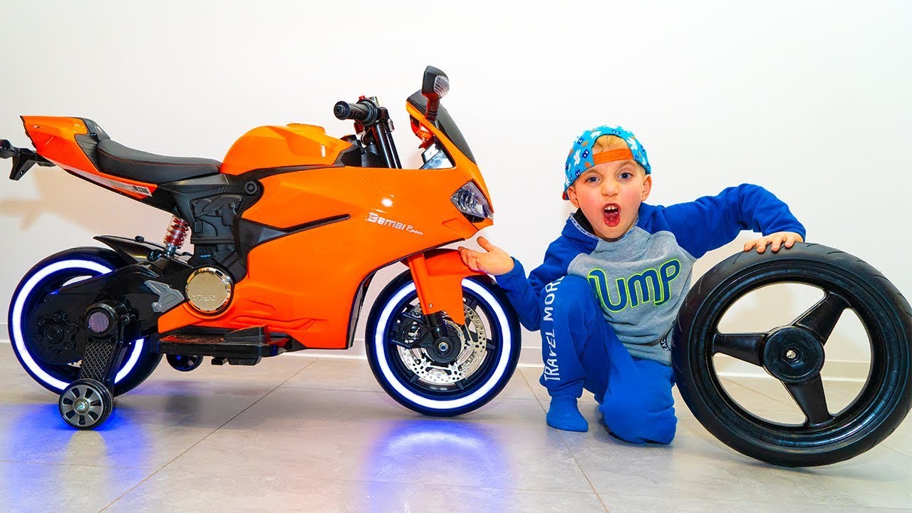 TiSha and Daddy Ride on Toy Sportbike & pretend play with toys.