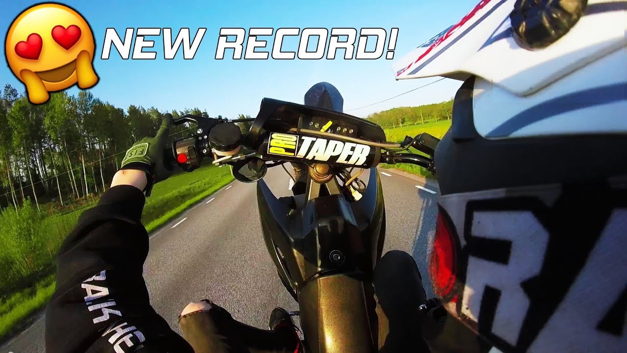 My Longest Wheelie Yet!! | Midnight Wheelies and Police | 50cc Moped Stunting Sweden