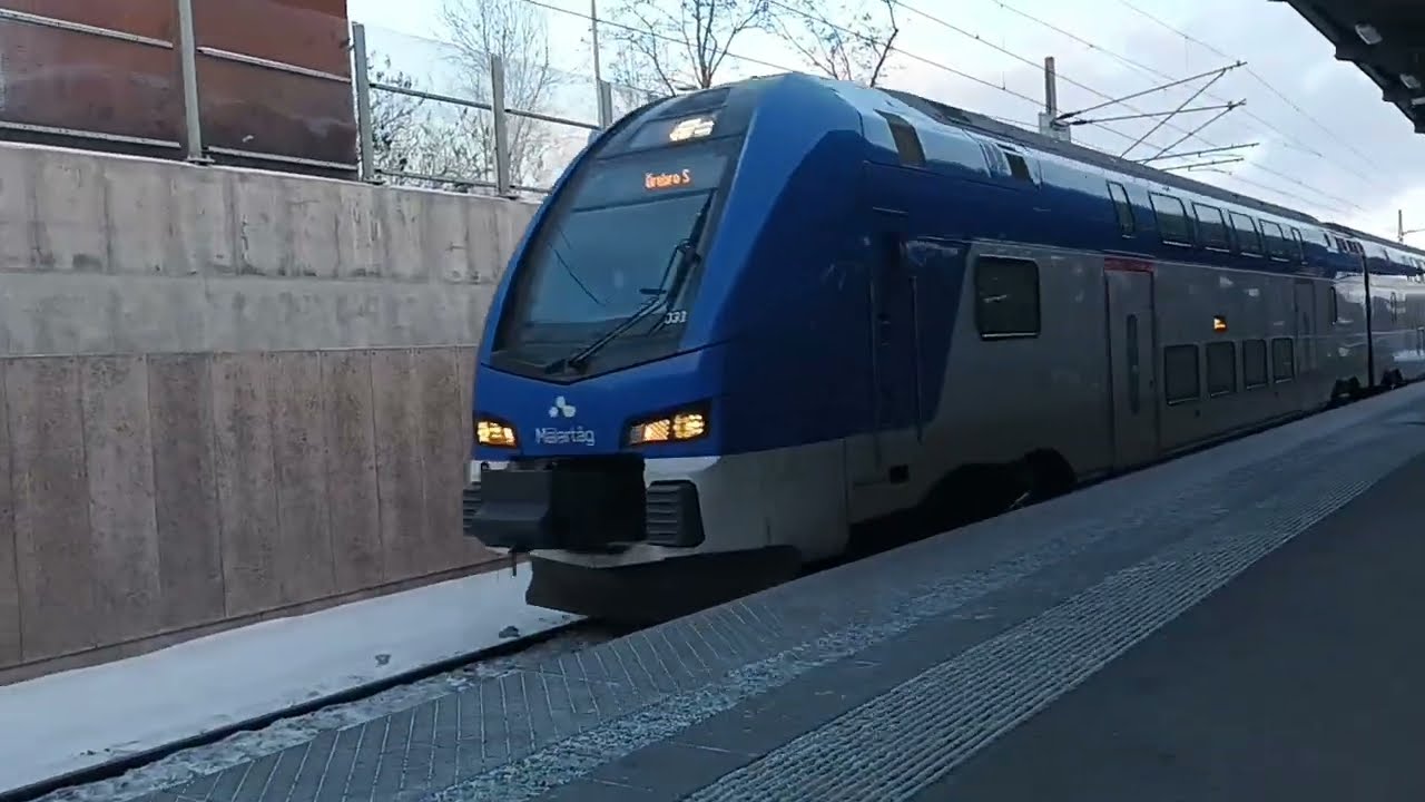 ER1 dubbeldäckare Mälartåg avgår Strängnäs