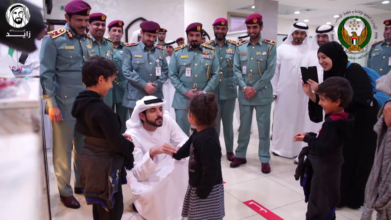 سمو الشيخ حمدان بن محمد بن راشد آل مكتوم يزيح الستار عن لوحة الخمس نجوم في منفذ حتا البري