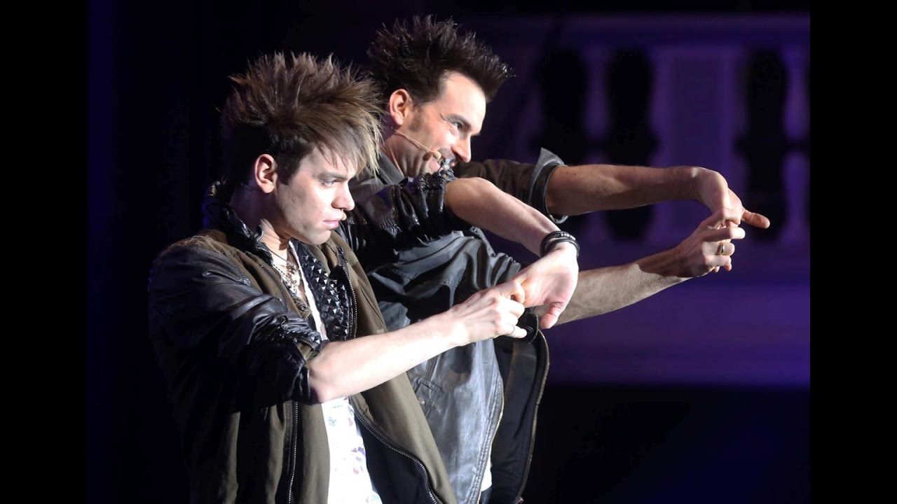 Ehrlich Brothers zeigen Zaubertricks - Magier zaubern