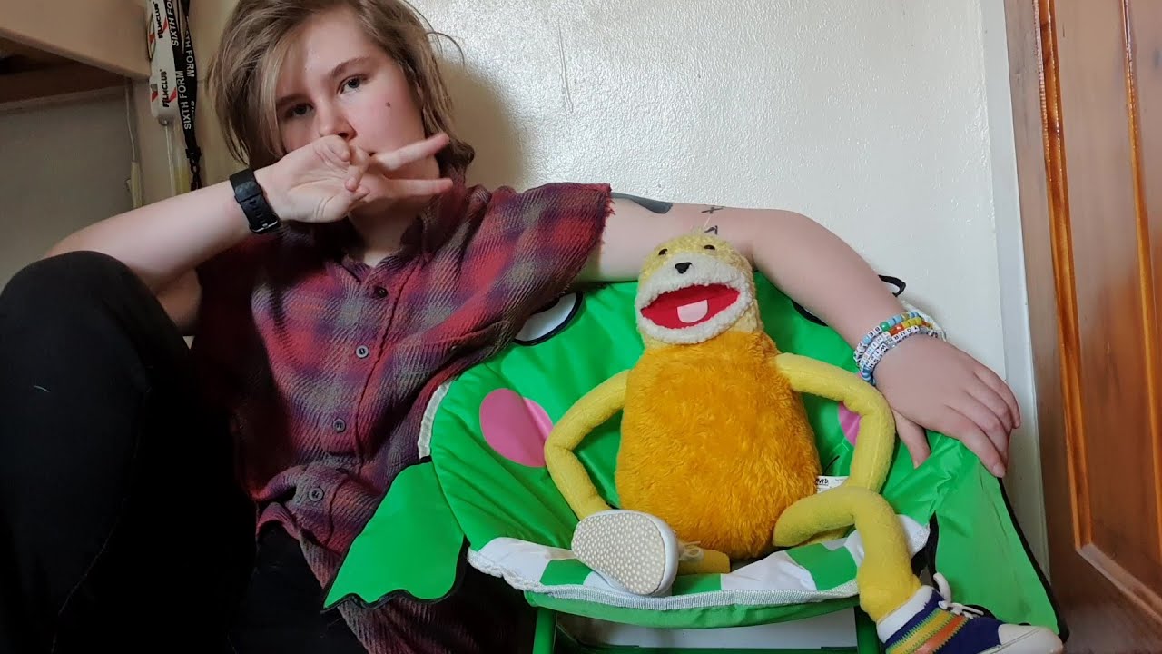 FROGGY CHAIR UNBOXING AND REVIEW!!!!!!! (Ft. Guest Appearance from Finn)