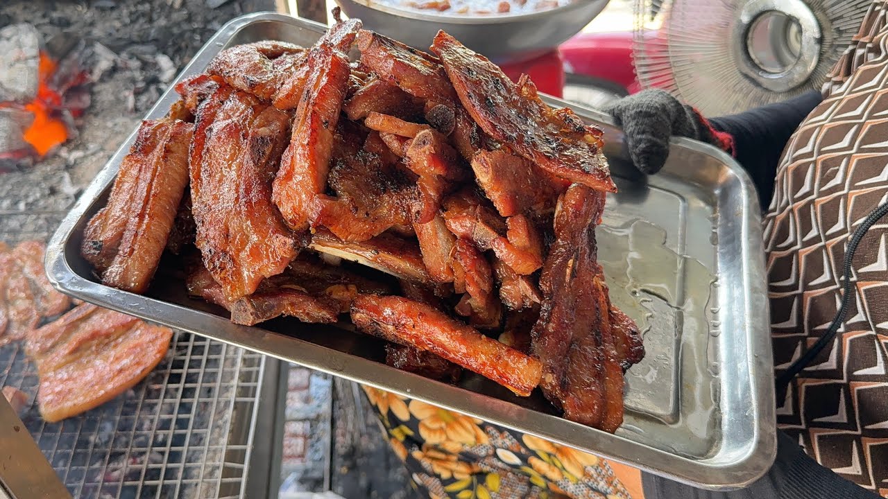 Насколько вкусным оказалось блюдо из дробленого риса у моста Куанг Чунг в городе Ми Тхо, провинци...