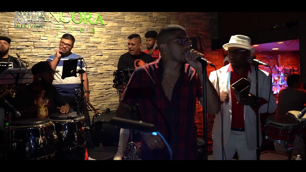 luis chavez y su orq. combinacion A1 - esa mujer