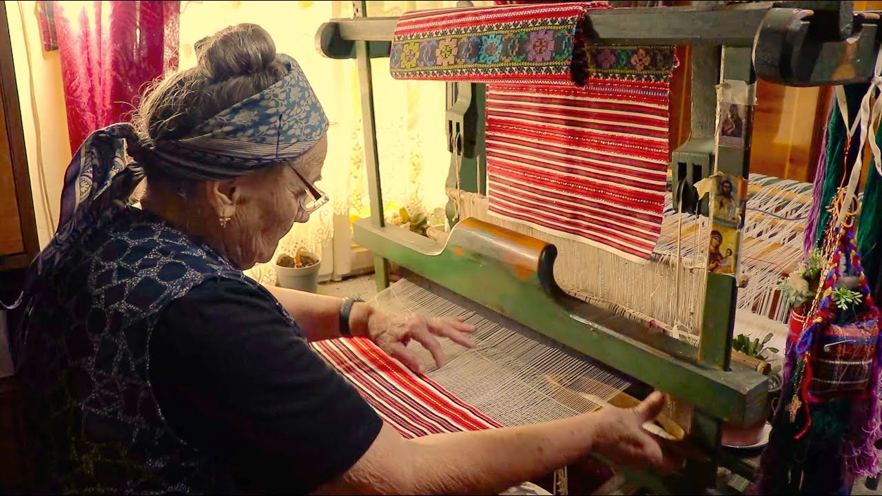 Как живёт 83-летняя ткачиха в Трансильвании