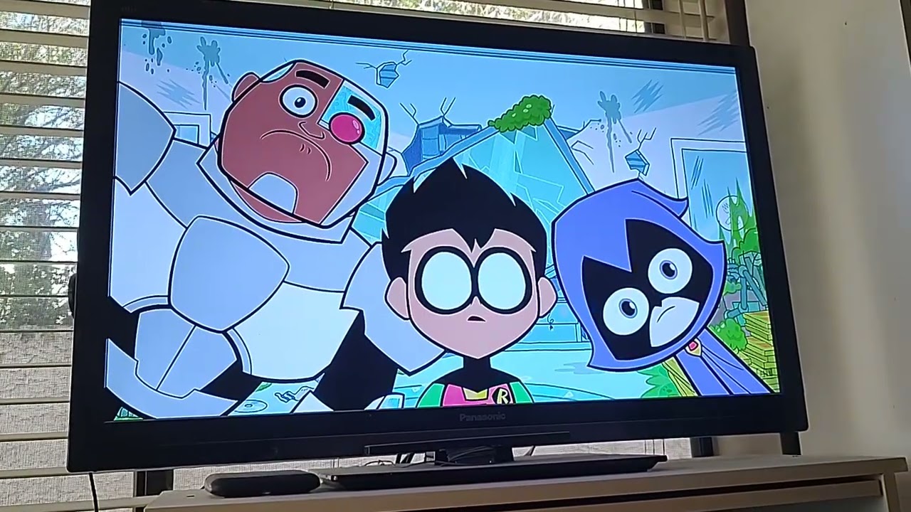 Teen Titans Go! - Starfire apologizes to everyone for lying.