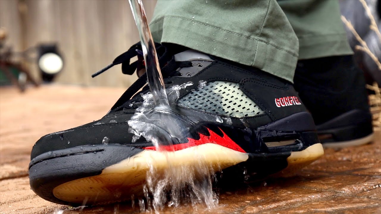 Wmns Air Jordan 5 Retro GORE-TEX 'Off-Noir' On foot Water Test