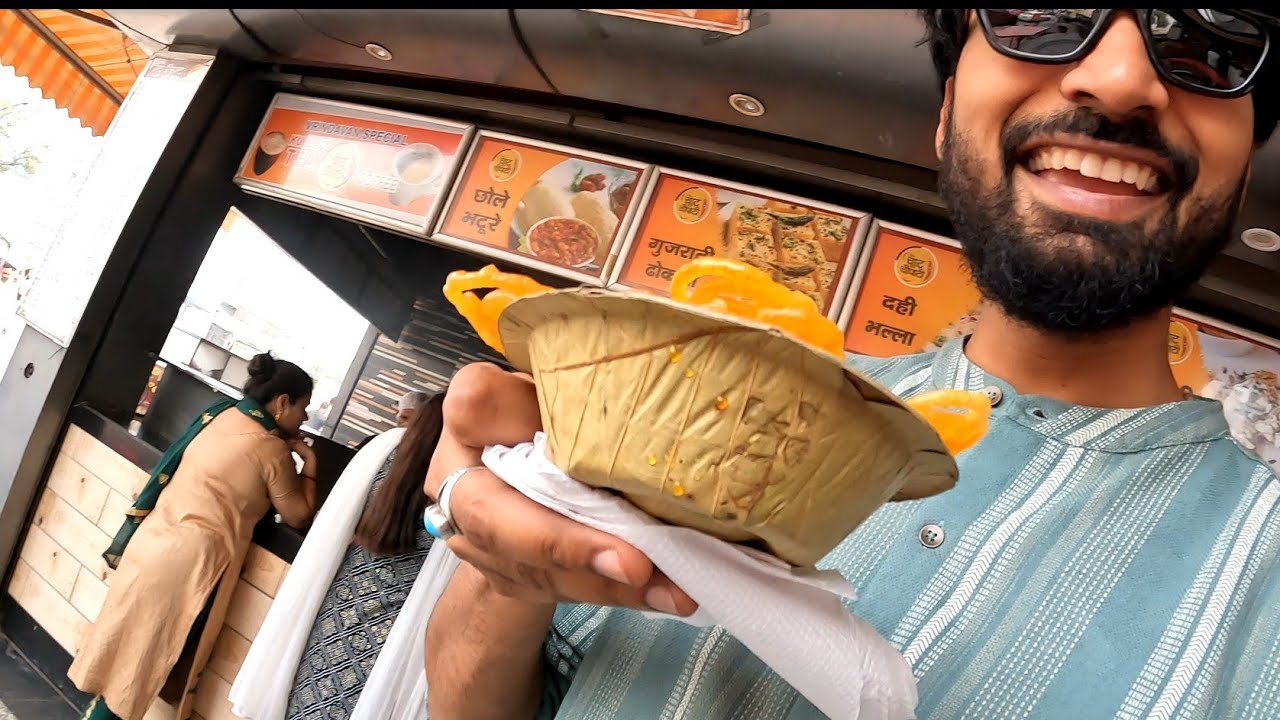India's Most Famous Crispy Kesar Jalebi || Mathura Vrindavan Vlog || Food Vlog #travelvlogs