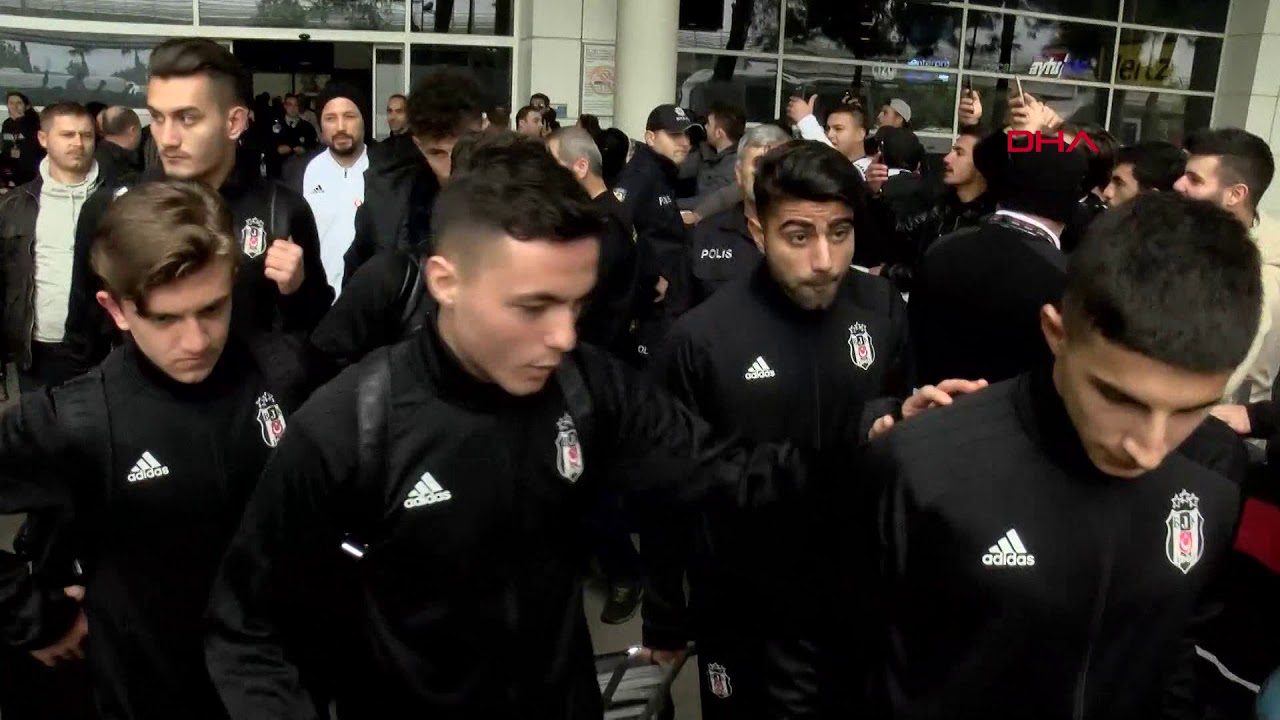 Beşiktaş Antalya'ya geldi; Burak ve Oğuzhan'a taraftarlardan tepki