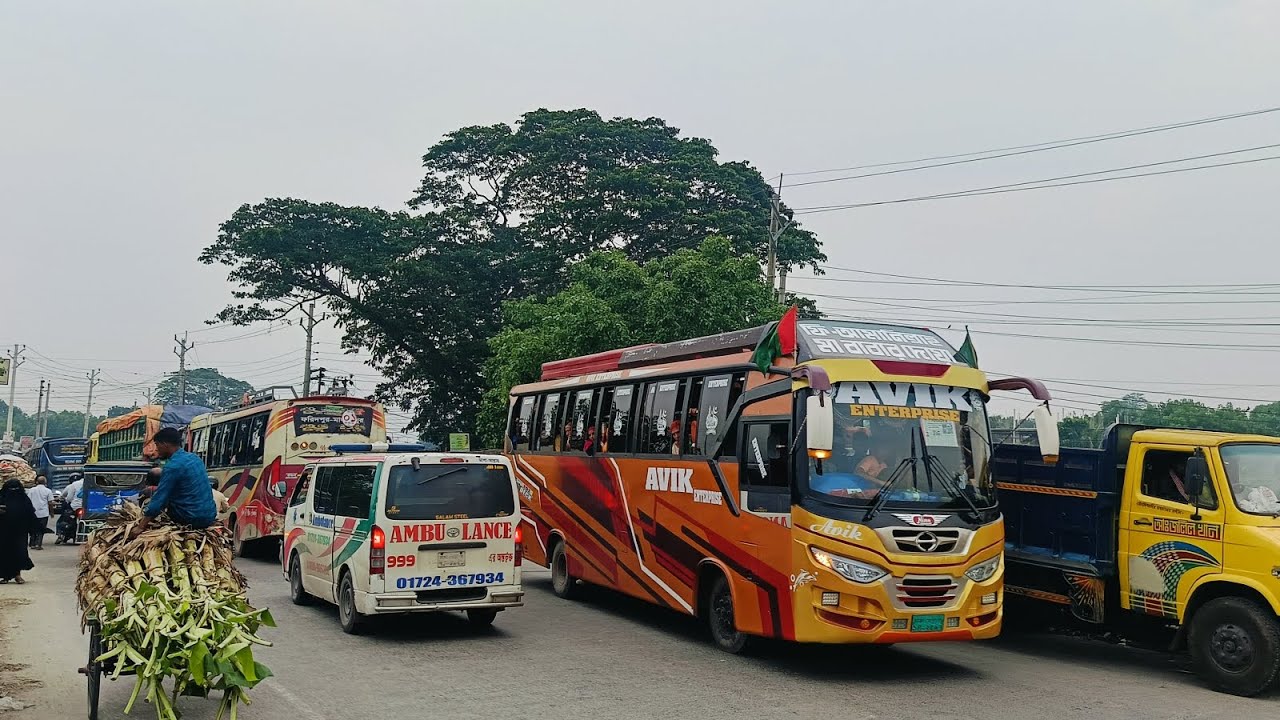 বিশ্ব জাকের মঞ্জিল পাক দরবার শরীফে যাওয়ার সময় পুকুরিয়া বাস স্ট্যান্ডের আইল্যান্ড বিড়ম্বনা