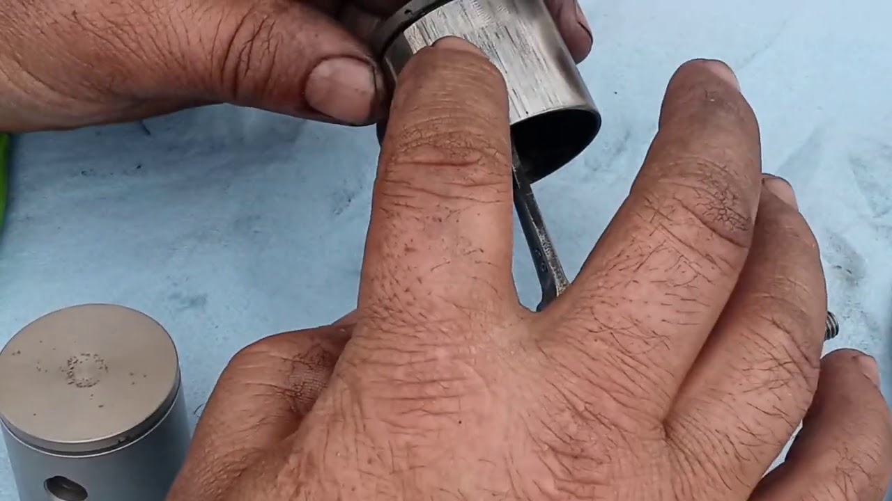 RDMJ.Parte#6. DESBROZADORA HUSQVARNA 128CD.PONIENDO CILINDRO PISTON ANILLO JUNTAS Y SELLOS.