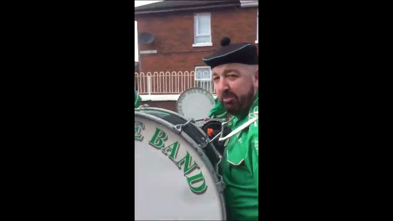 EIRE NUA - FLUTE BAND - WEST BELFAST - marching Ardoyne