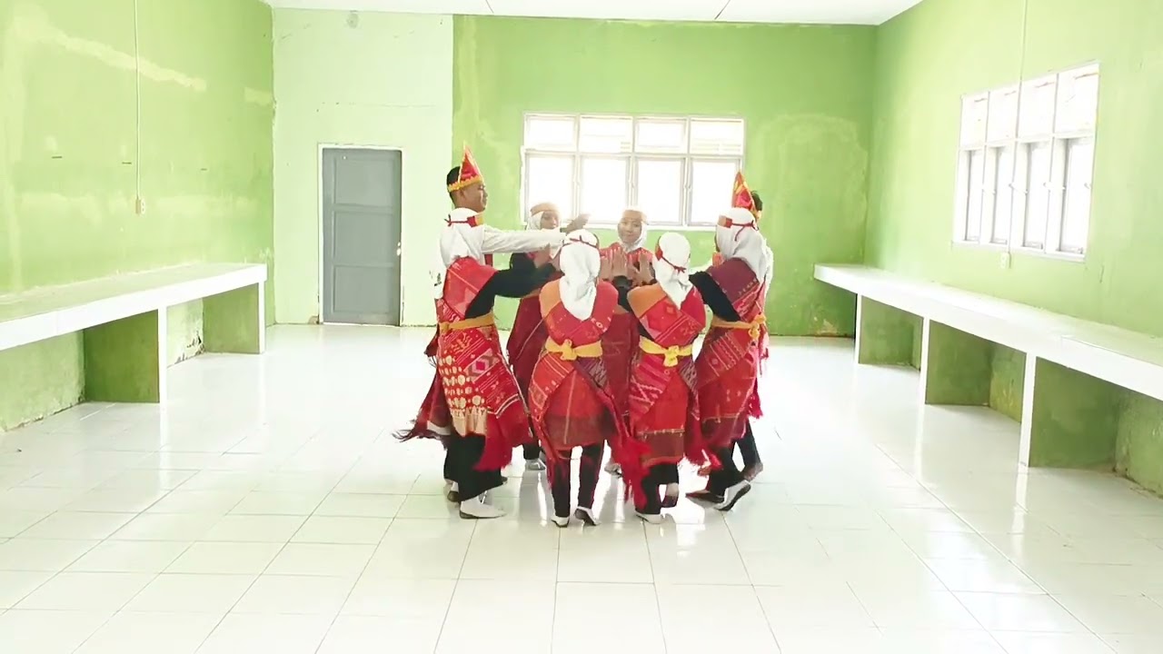 TARI ALUSI AU...
