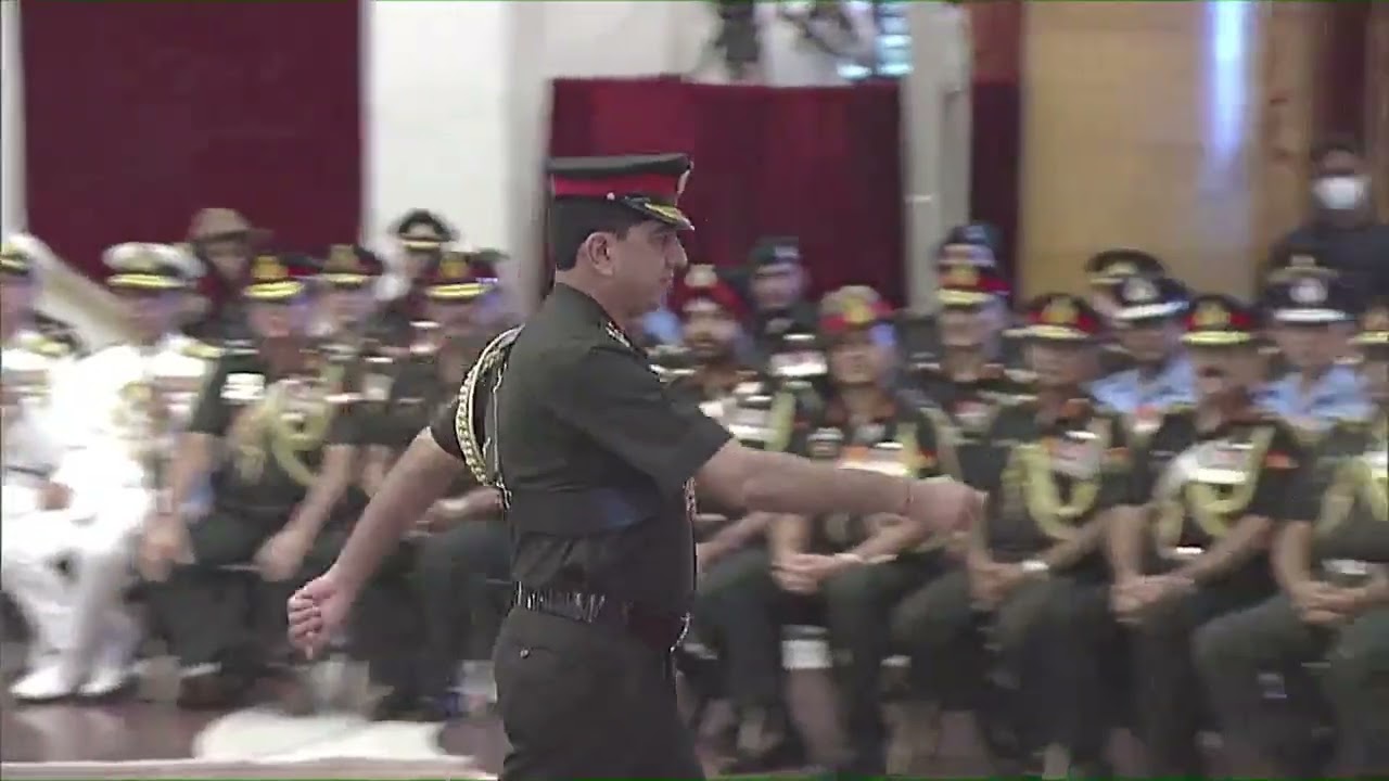 President Kovind presents Param Vishisht Seva Medal to Lieutenant General Rakesh Kumar Anand