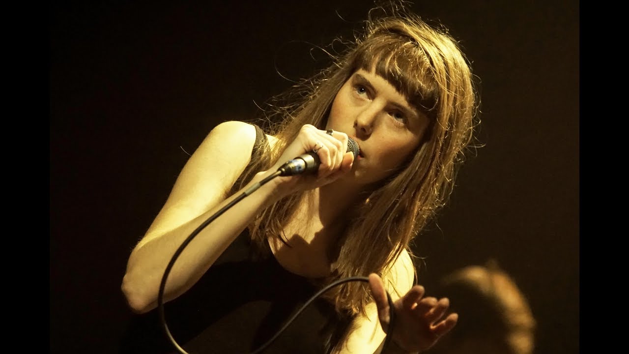 Marie Flore aux Trois Baudets Casse Toi
