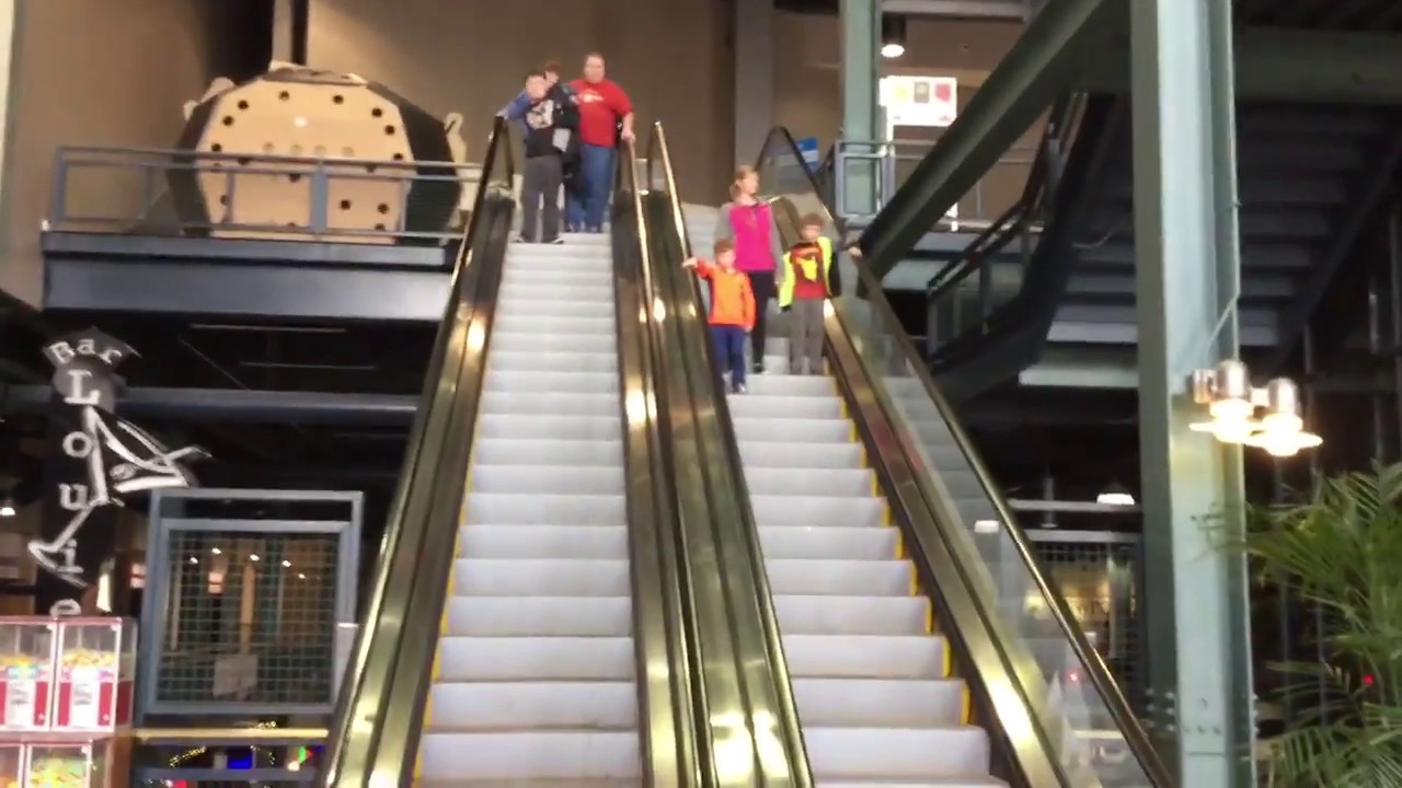 Эскалаторы Schindler в кинотеатрах AMC Newport On The Levee в Ньюпорте, штат Кентукки