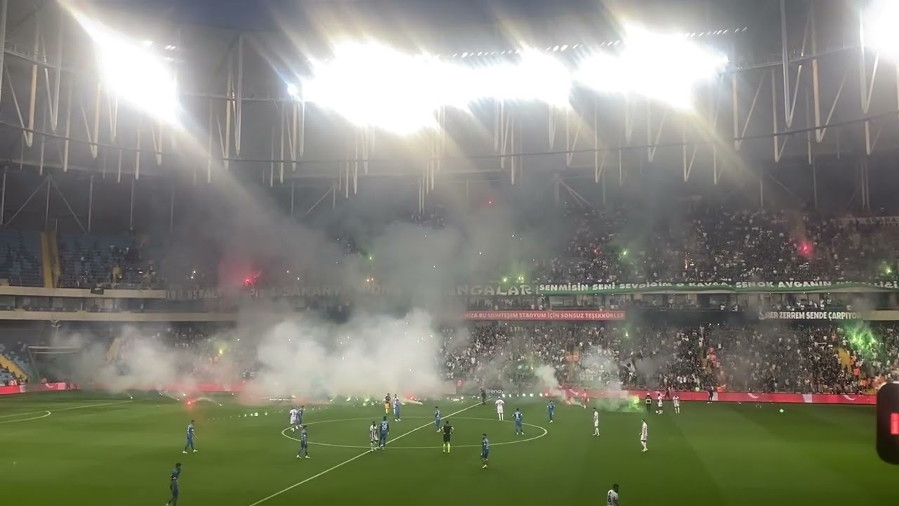 Sakaryaspor #tatangalar tribünü final maçına hızlı başlıyor.#Bodrumspor 3 - #Sakaryaspor 1 #playoffs