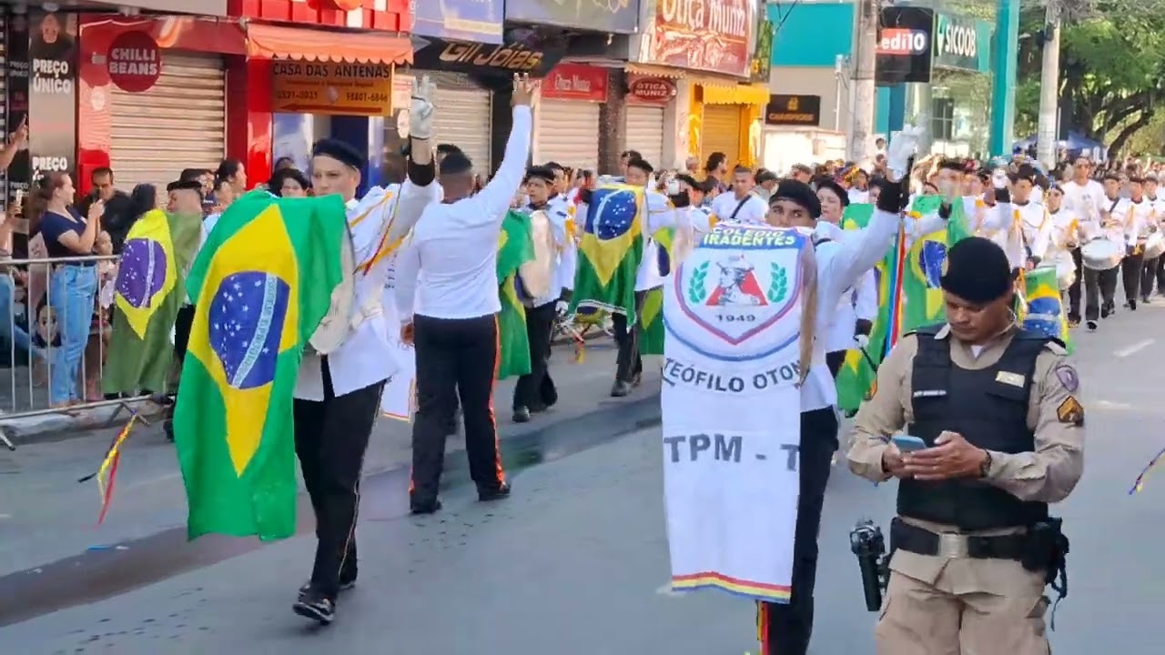 Desfile em Teófilo Otoni 2025 - Colégio Tiradentes 