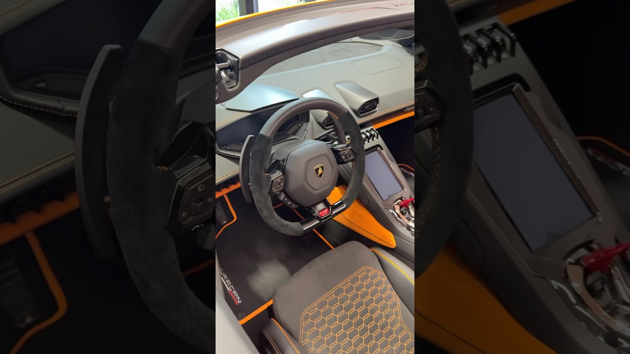 Bem vindos a loja da Lamborghini no Brasil!😍 #girandonaalta #lamborghini #carro