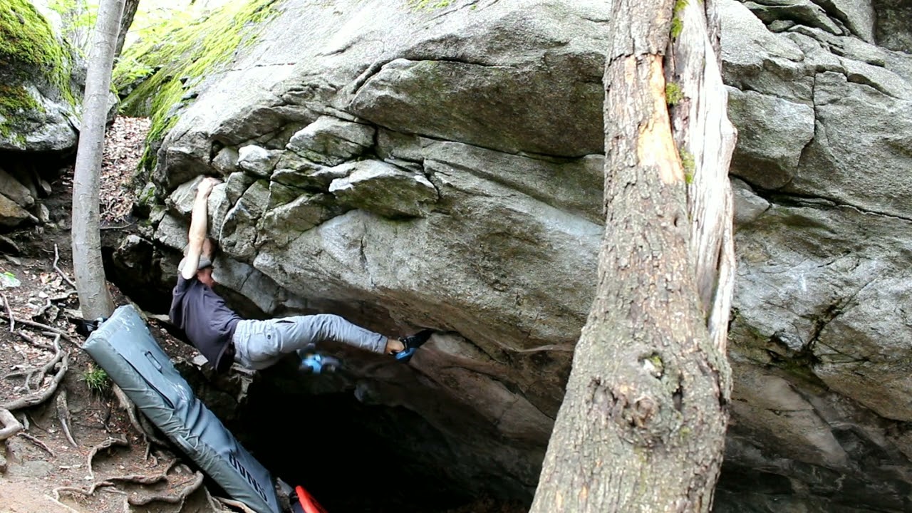 Il volo del colibri (7b+) Chironico Boulder