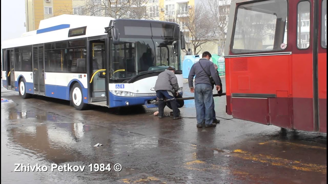 Аварийният DAF # 1726 (RET306) изтегля SOLARIS # 4176 - 01.02.2015год.