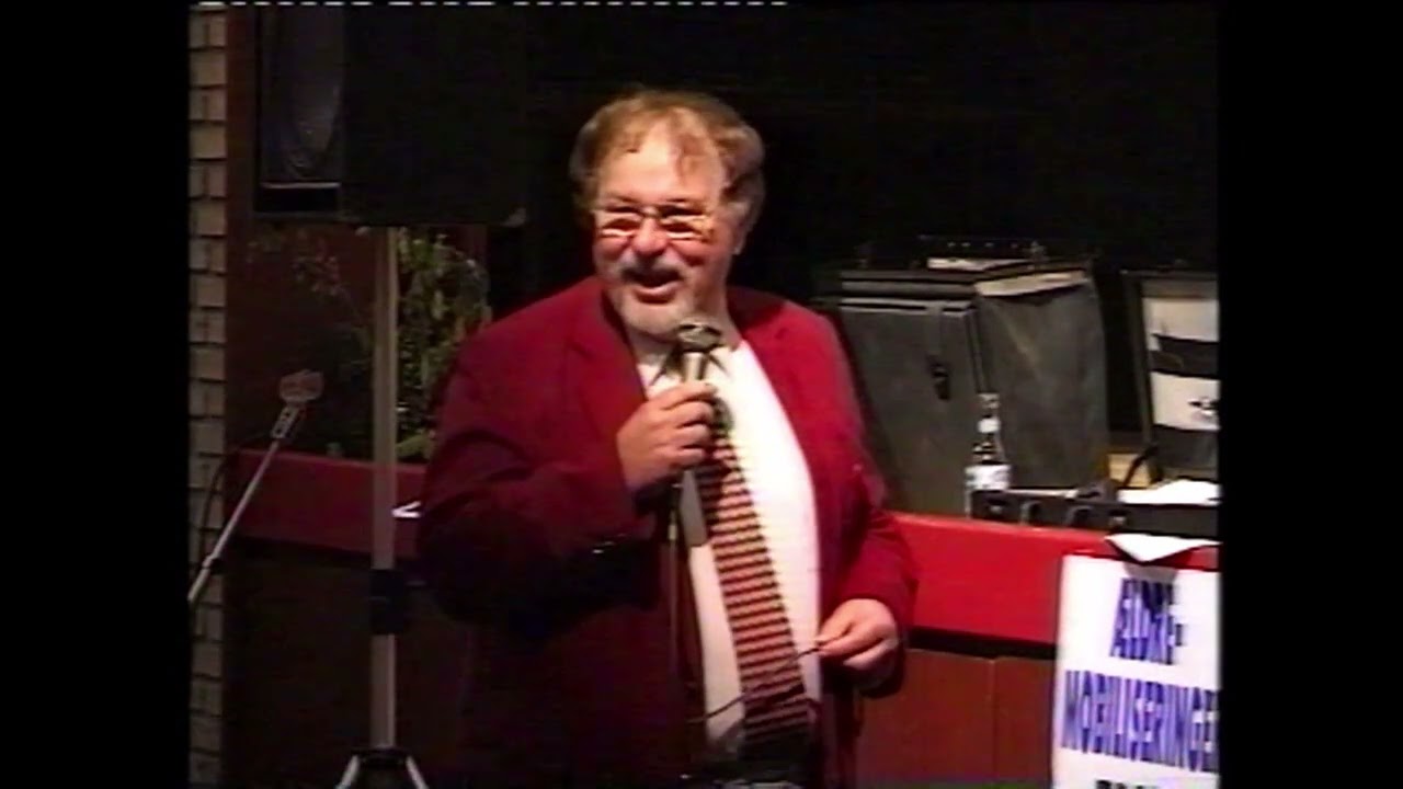 Den syngende maler Børge Larsen underholder i Munkebo i 1998.