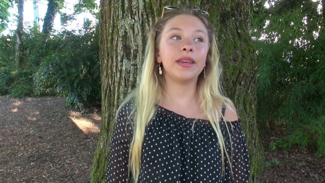 Gloria des Kids United improvise une rencontre avec ses fans à Limoges