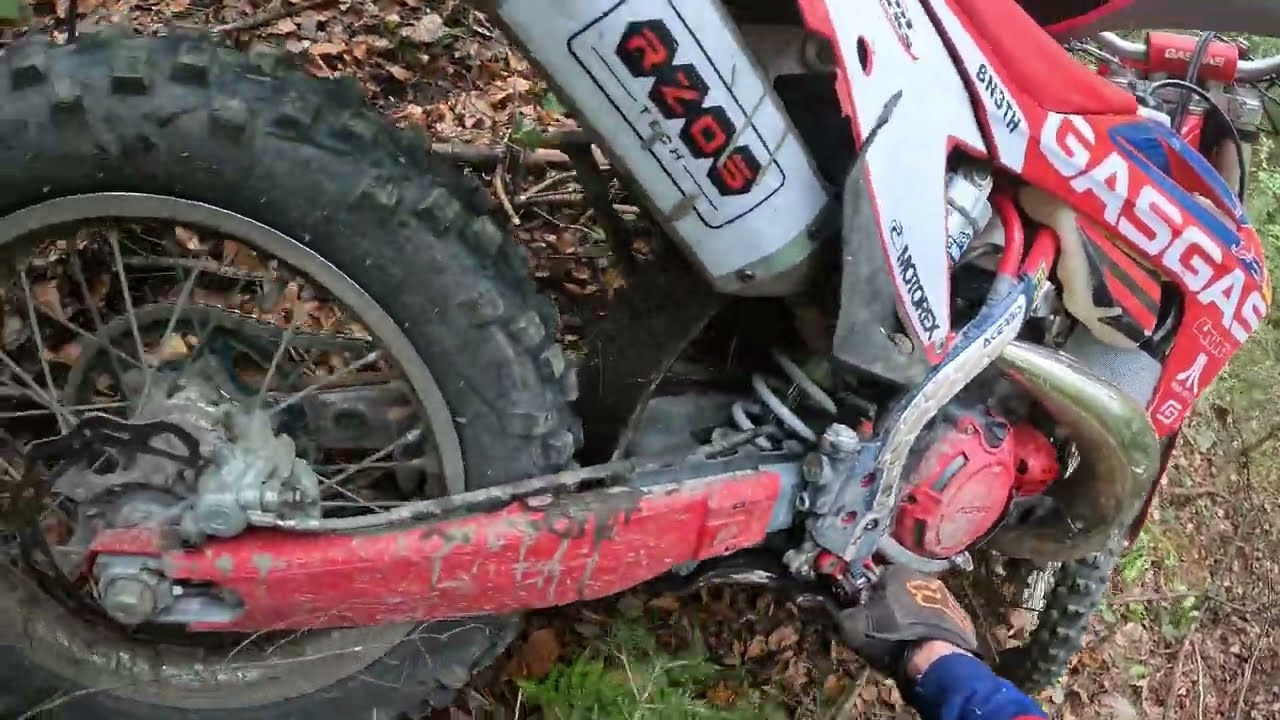 MR PINK ZAWISŁ NA DRZEWIE! ENDURO!