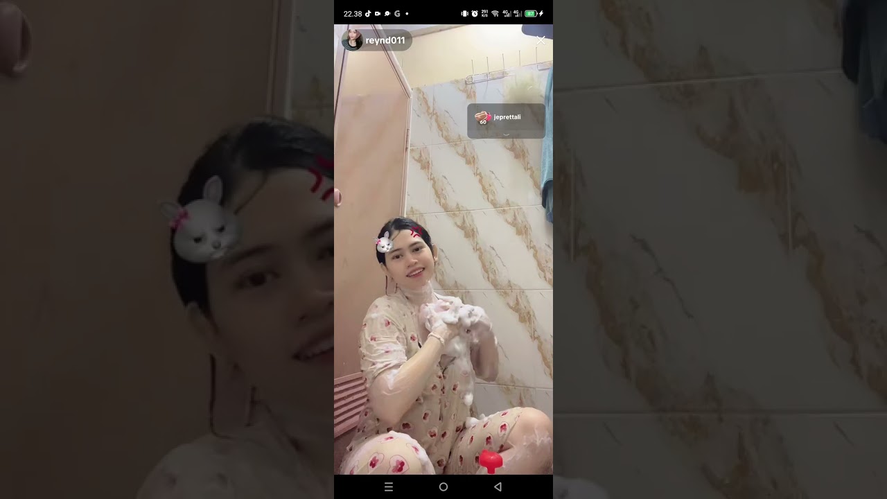 yeyyey live tiktok sambil mandi no armor !!