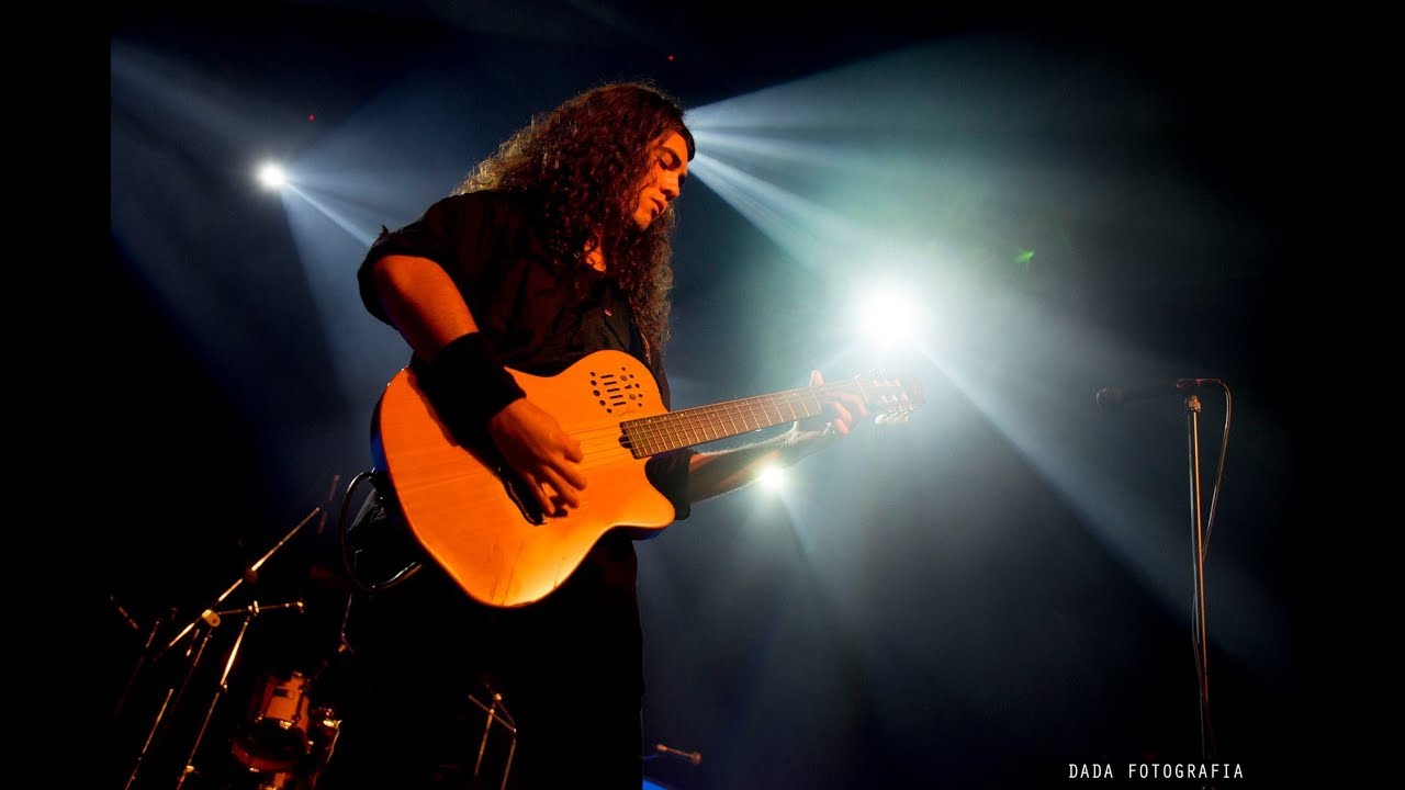 Alejo L LEON solo acústico en Lujan junto a IORIO 25/05/2018