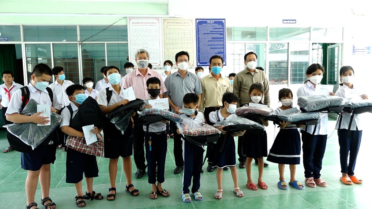 AN GIANG: Cty CP Truyền Thông Và Giáo Dục Sen Vàng Trao Tặng Qùa Tại Trưởng Trẻ Em Khuyết Tật Tỉnh