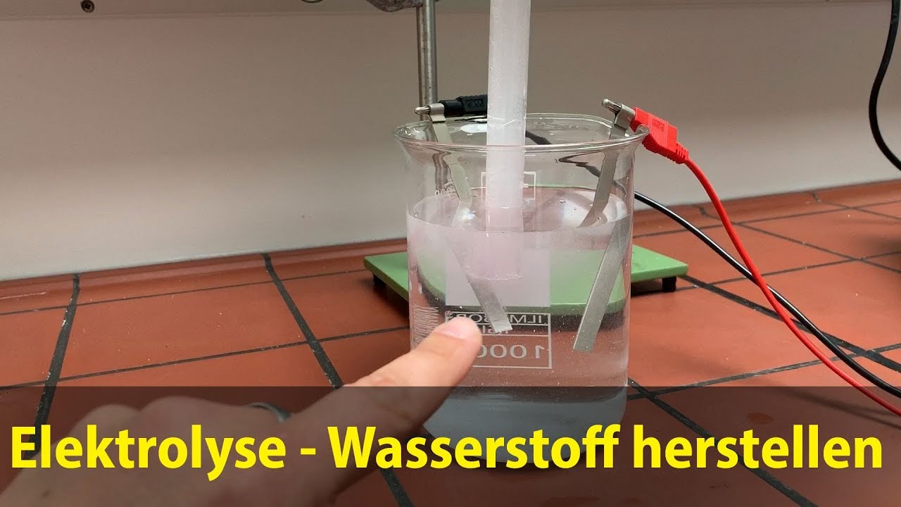 Elektrolyse - einfach erklärt mit Versuch! | Lehrerschmidt