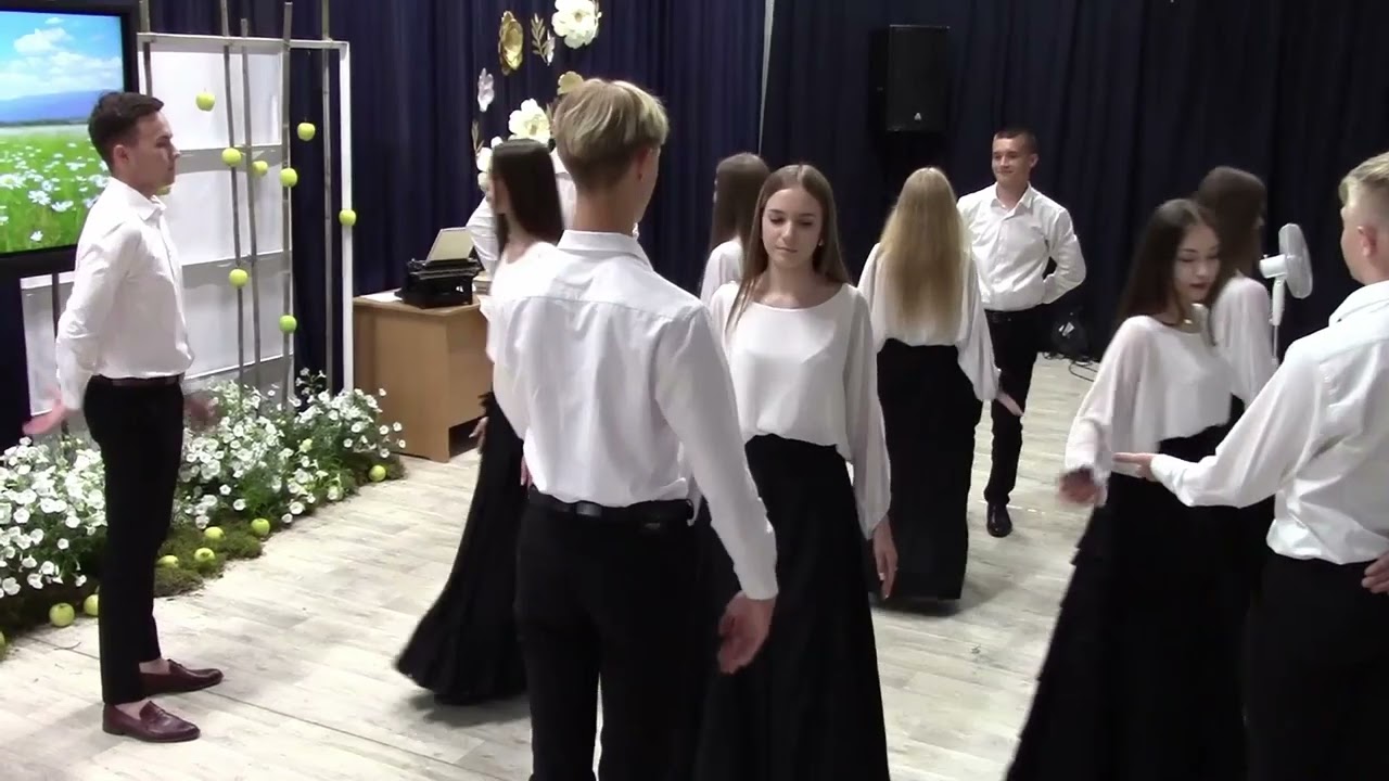 Jubileusz szkoły - Walc w wykonaniu uczniów CKZiU w Nowej Wsi
