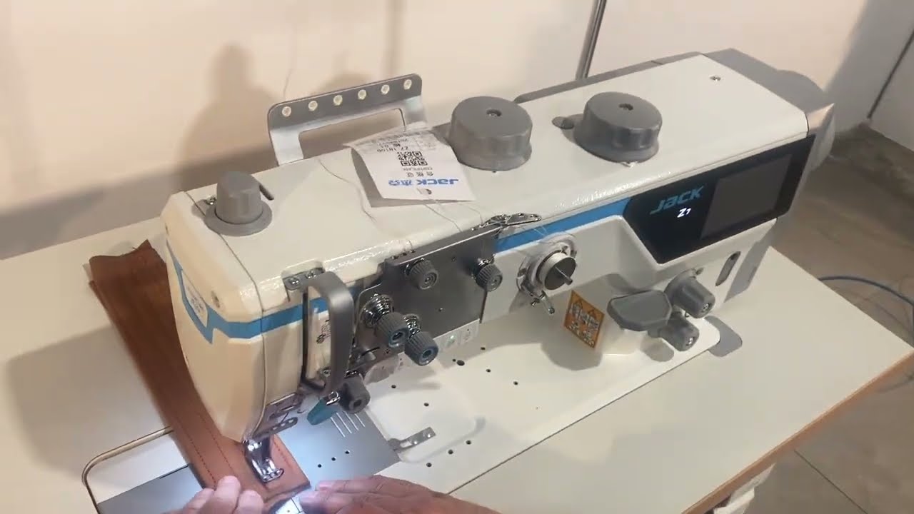 Jack Z7 triple transport extra large hook at Foggiato - Sewing machines