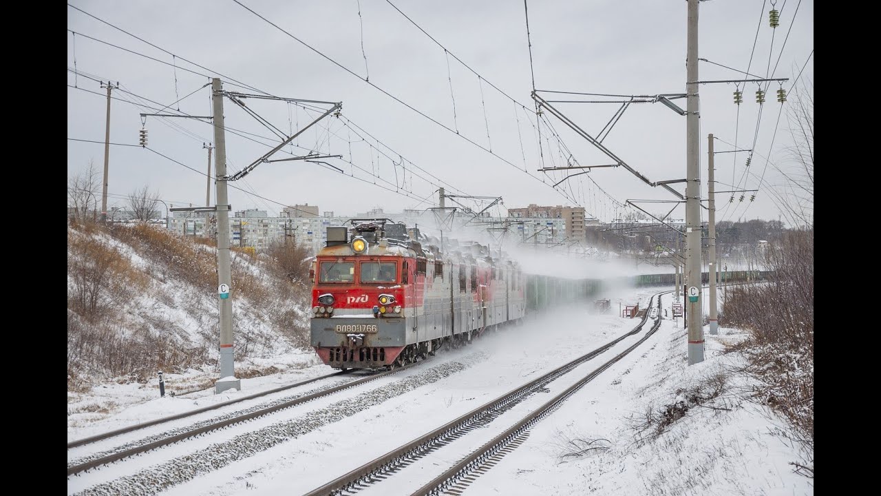 Электровозы ВЛ80С-1766/1770 с грузовым поездом и электровоз ВЛ80С-2203 в роли толкача