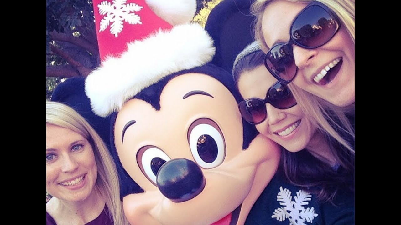 Christmas at DISNEY! Vlogmas Day 12