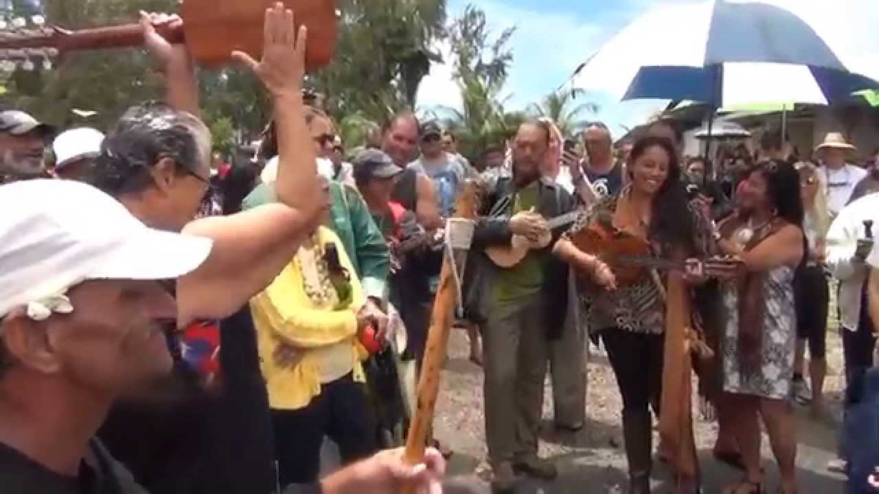 Hokule'a Launching - Mele lead by Hawane Rios