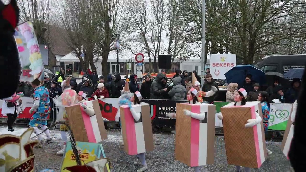 MVI 4107  Gullegem carnavalstoet zondag 15 februari 2026  nr 48 D'Aperitievers