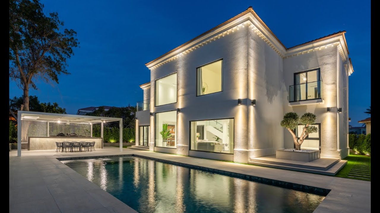 Modern Venetian Villa in Jumeirah Islands - Cruz and Co