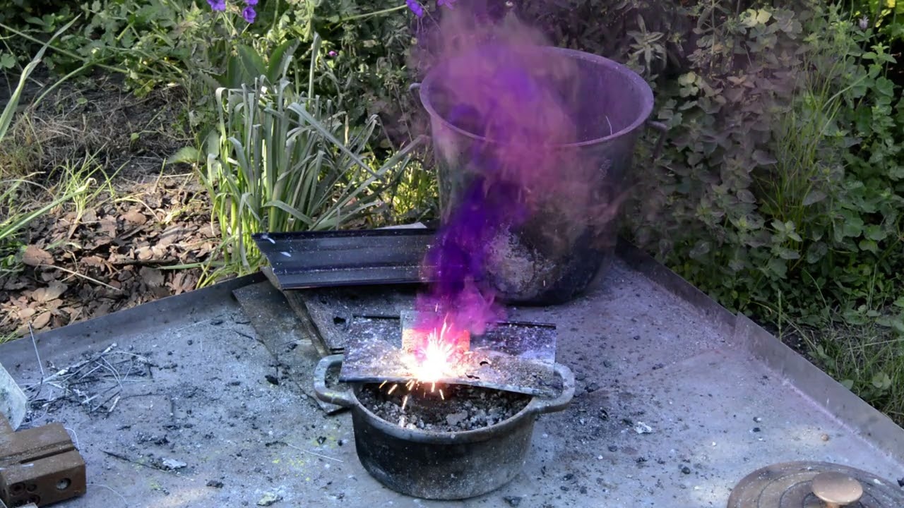 Thermite: Tantalum + iodine oxide ( Ta+I2O5 ) v2