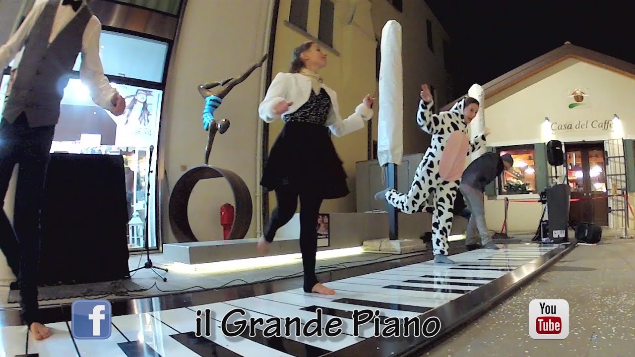 #ilGrandePiano Improvisations with a Funny COW at Venice Carnival 2018..!